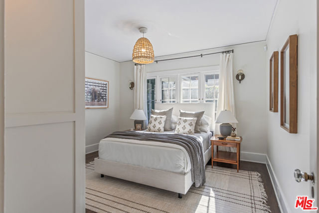 601 S Hudson Avenue, Pasadena CA: https://media.crmls.org/mediaz/26deae31-c812-4352-a9c2-982423021290.jpg