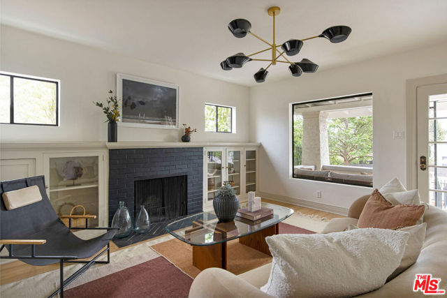 5361 Oakland Street, Los Angeles CA: https://media.crmls.org/mediaz/26deb0c2-ca01-4b64-822d-c2969878c7ea.jpg