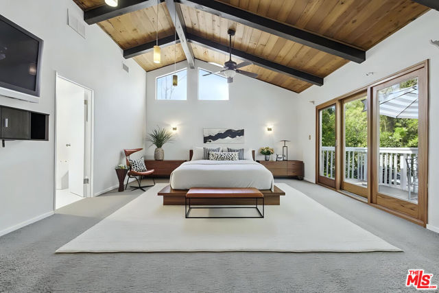 5527 Columbus Avenue, Sherman Oaks CA: https://media.crmls.org/mediaz/26dec2d5-319d-4e8d-8820-2d7dd4af5683.jpg