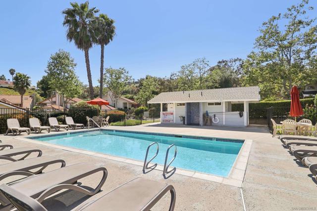 2431 Bobcat Gln, Escondido CA: https://media.crmls.org/mediaz/26dee676-3eeb-4ecf-9126-2bb375b324bc.jpg