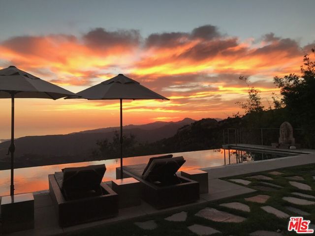301 Loma Metisse Road, Malibu CA: https://media.crmls.org/mediaz/26deed8c-f26e-44a8-a3fd-9030198e9d00.jpg