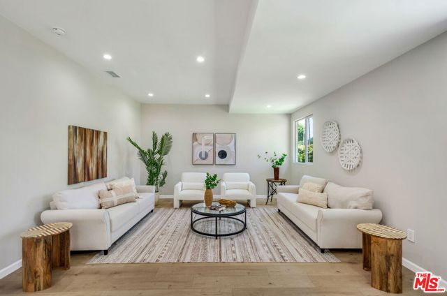 120 W Ellis Avenue, Inglewood CA: https://media.crmls.org/mediaz/26df0c6a-cc0a-47f1-a167-e975707b207e.jpg