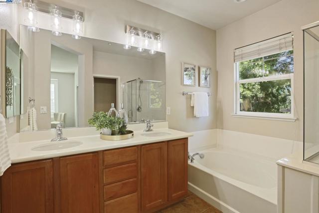 292 W Lucita Way, Mountain House CA: https://media.crmls.org/mediaz/26df9dee-288e-4101-a0af-79ca21b37e81.jpg