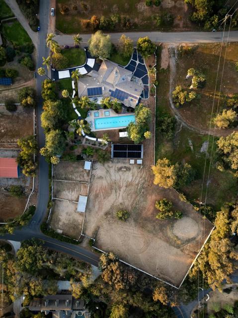 15017 Skyridge Road, Poway CA: https://media.crmls.org/mediaz/26dfe415-3201-4821-a3f3-31289f484090.jpg