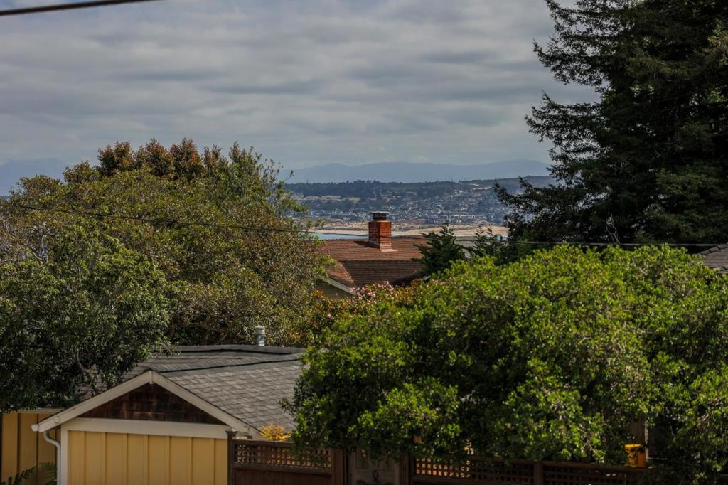 https://media.crmls.org/mediaz/26e07e44-720d-42ae-a6d3-99fd6eddf5a0.jpg?preset=X-Large