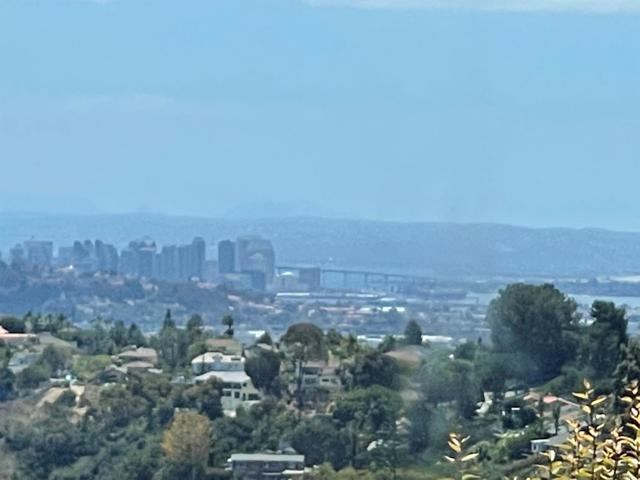 6544 Caminito Northland, La Jolla CA: https://media.crmls.org/mediaz/26e0fefc-928b-4d6e-9070-b2367cf58ecb.jpg