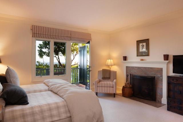 1238 Padre Lane, Pebble Beach CA: https://media.crmls.org/mediaz/26e18a57-ac8e-4e0a-8e42-ddc26a0f031a.jpg