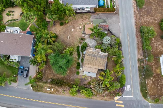 890 Capri Rd, Encinitas CA: https://media.crmls.org/mediaz/26e18d83-cb43-471e-b24c-46fafb0d7511.jpg