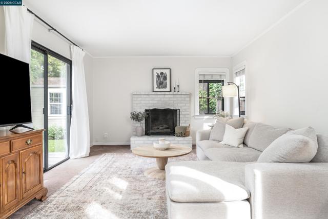 6 View St, Vallejo CA: https://media.crmls.org/mediaz/26e1cfe7-af5a-4088-bf76-49245fa4c265.jpg