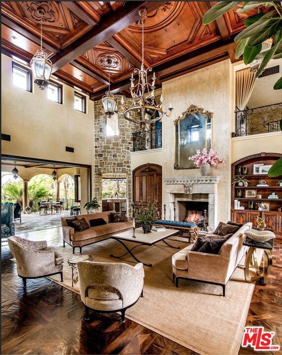427 La Marina Drive, Camarillo CA: https://media.crmls.org/mediaz/26e23643-40cc-4e45-b66c-42151eb5d9cc.jpg