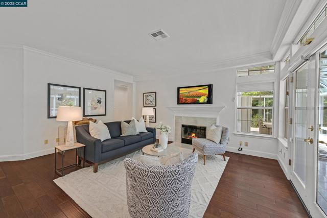 4253 Golden Oak Ct, Danville CA: https://media.crmls.org/mediaz/26e29275-4a49-446f-9615-cea38e65dfd6.jpg