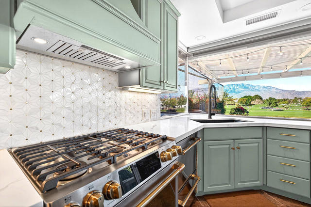 10 Colonial Drive, Rancho Mirage CA: https://media.crmls.org/mediaz/26e2ffec-a777-473b-b15a-cc78593dbb6d.jpg