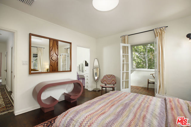 6749 Whitley Terrace, Los Angeles CA: https://media.crmls.org/mediaz/26e32827-b238-4cd7-b99a-b192f6819423.jpg