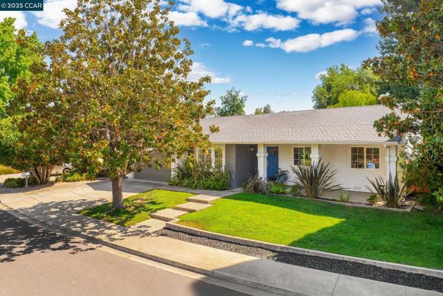 3139 Stinson Cir, Walnut Creek CA: https://media.crmls.org/mediaz/26e35128-283f-4d47-aaeb-58c6b03bd790.jpg