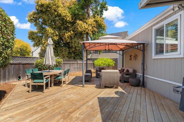 501 Moorpark Way, Mountain View CA: https://media.crmls.org/mediaz/26e3ed76-d41a-454d-857f-071e0f114c5f.jpg