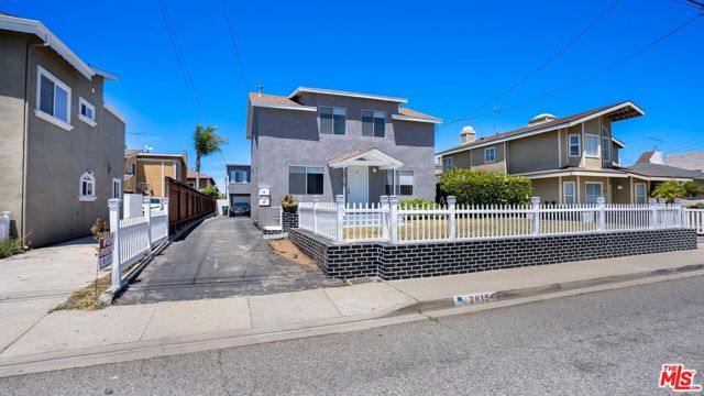 2015 Curtis Avenue, Redondo Beach, California 90278, ,Residential Income,Sold,Curtis,23274995