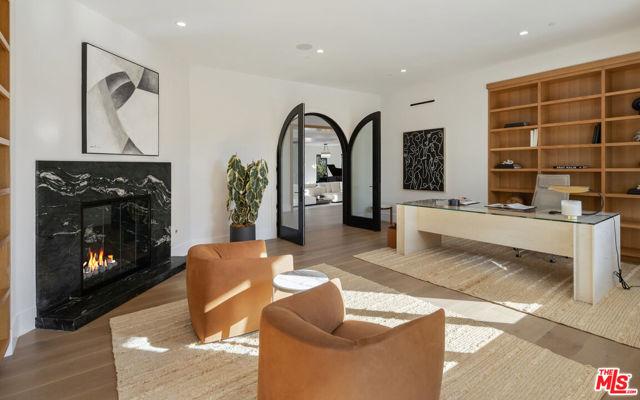 7052 Dume Drive, Malibu CA: https://media.crmls.org/mediaz/26e55b7b-f1b2-4723-9eee-9d98ab4040c2.jpg