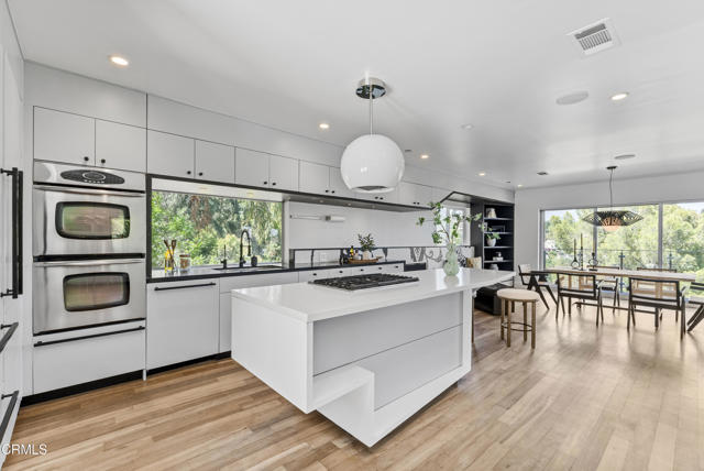 453 Frontenac Avenue, Los Angeles CA: https://media.crmls.org/mediaz/26e59821-3b28-411e-835a-47708b9196b5.jpg