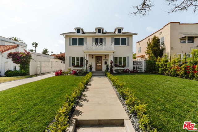 2221 Virginia Road, Los Angeles CA: https://media.crmls.org/mediaz/26e5d058-c53d-43ff-b6d6-017047e2f059.jpg