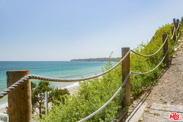 27500 Pacific Coast Highway, Malibu CA: https://media.crmls.org/mediaz/26e658b8-bead-42d8-adf8-a2662d689a38.jpg