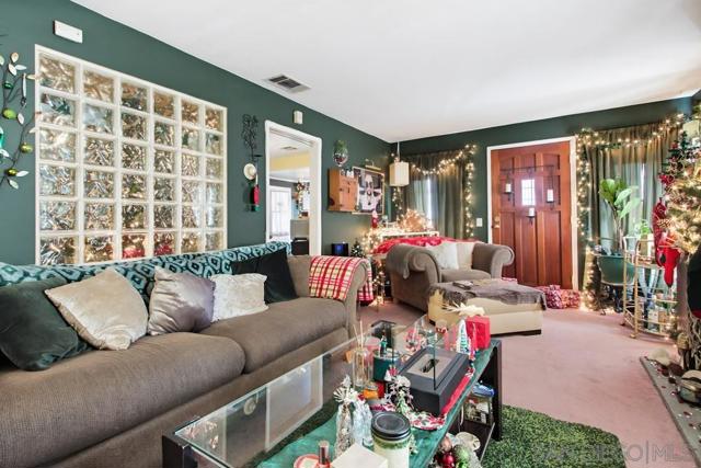 1654 LINWOOD, San Diego CA: https://media.crmls.org/mediaz/26e69bfe-09b6-4372-ba3a-7e0258fd6b03.jpg