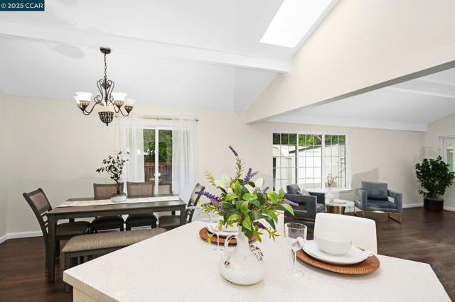 2326 Estrella Ct, Pinole CA: https://media.crmls.org/mediaz/26e6fc28-ce40-4ebd-8427-b4ebba873fdc.jpg