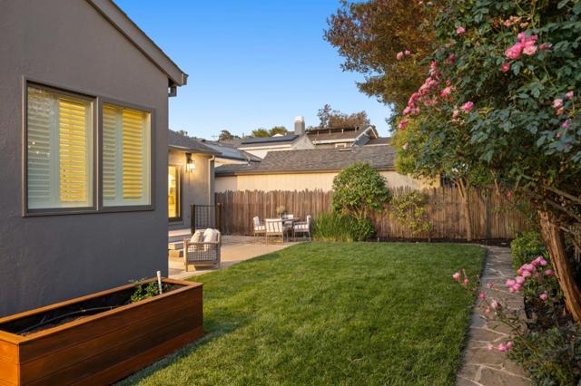 1549 Eastmoor Road, Burlingame CA: https://media.crmls.org/mediaz/26e75687-b20c-4c1a-bb92-699b9f7577eb.jpg