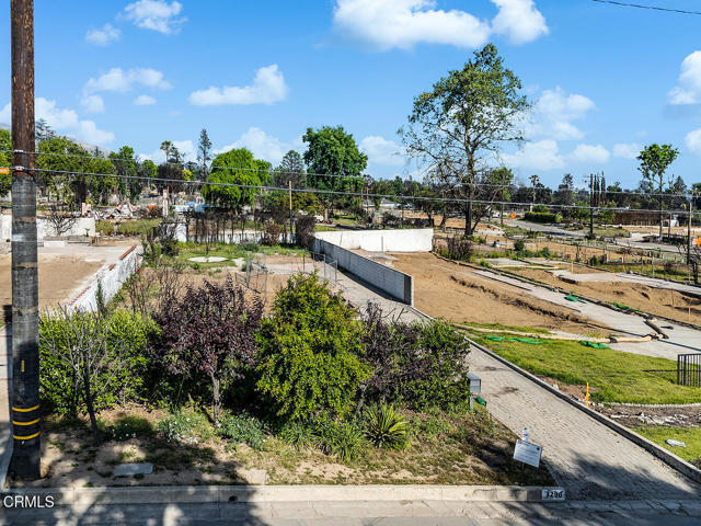 3296 Fair Oaks Ave, Altadena CA: https://media.crmls.org/mediaz/26e78c84-dcb5-4d92-98be-58aacb3b1741.jpg