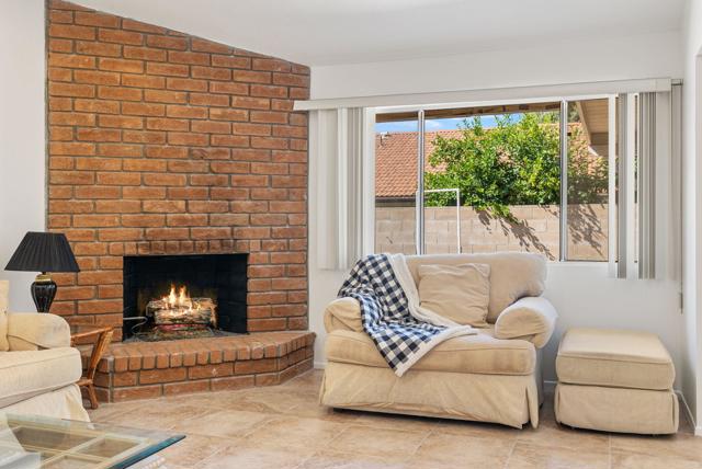 2050 Silver Oak Way, Hemet CA: https://media.crmls.org/mediaz/26e79a29-c00f-41c0-9d94-64229f912235.jpg