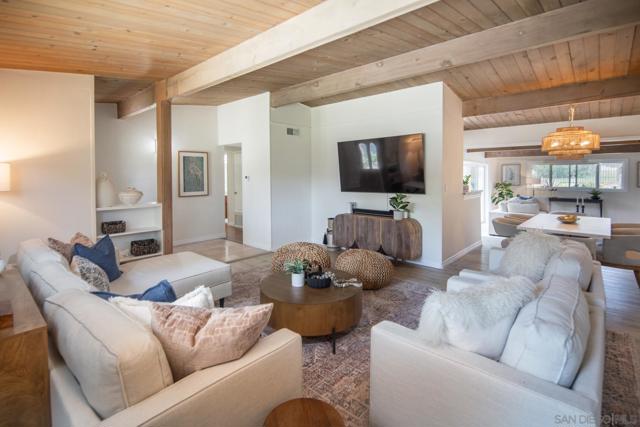 850 Coronado Ave, Coronado CA: https://media.crmls.org/mediaz/26e7a725-d987-4d34-9732-37ff4dcc8282.jpg