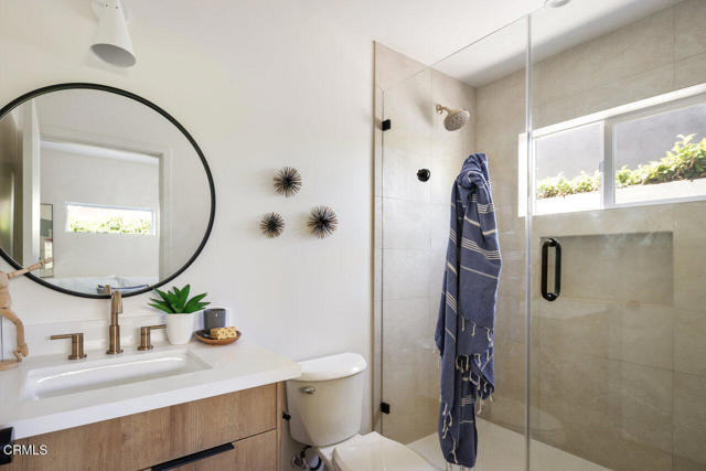 Detail Gallery Image 2 of 7 For 2911 1/2 N Coolidge Ave, Los Angeles,  CA 90039 - 2 Beds | 2 Baths