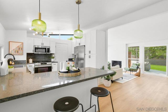 6373 Lake Albano Ave, San Diego CA: https://media.crmls.org/mediaz/26e7f6c9-52f6-4b89-9dc8-65ececebc469.jpg