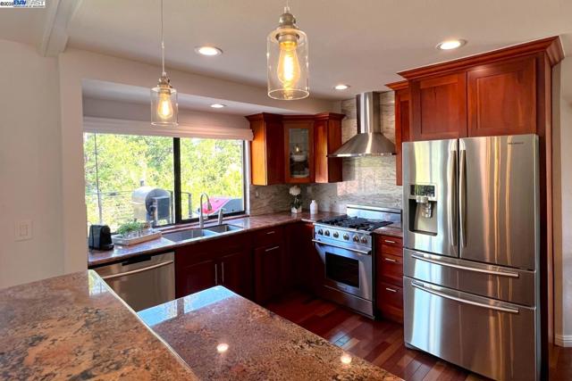 211 Arthur Ct, Danville CA: https://media.crmls.org/mediaz/26e80a23-6986-41ac-b4ae-6d7db4e46ab9.jpg