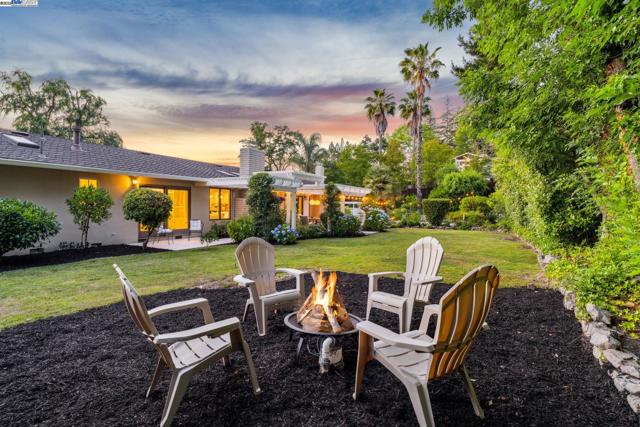 290 Bolla Ave, Alamo CA: https://media.crmls.org/mediaz/26e831b3-e411-4c92-ac4a-34c86992117b.jpg