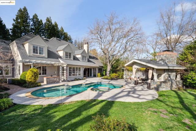 21 Samantha Dr, Lafayette CA: https://media.crmls.org/mediaz/26e83875-3a22-40b9-ab0d-0148a990f531.jpg