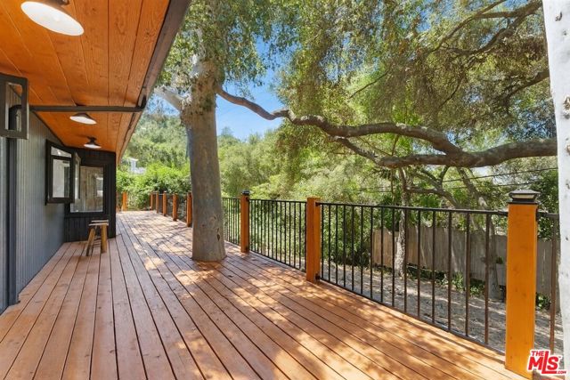 21171 Colina Drive, Topanga CA: https://media.crmls.org/mediaz/26e842bd-359a-4a7a-ba58-7ea05ab615e8.jpg