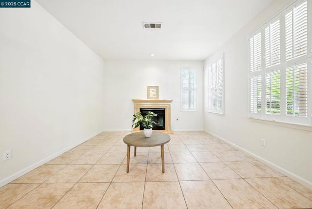 630 Oscar St, Vallejo CA: https://media.crmls.org/mediaz/26e89c8c-b427-4a86-9102-fb2fabeab98d.jpg