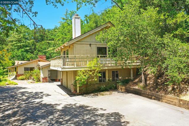3363 Mcgraw Ln, Lafayette CA: https://media.crmls.org/mediaz/26e9aa41-0345-4c63-bc79-e55c929214e0.jpg