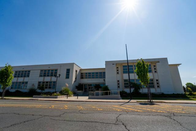 333 Harbour Way South, Richmond CA: https://media.crmls.org/mediaz/26eaddcd-64a0-46e4-ae25-a3252ecdbe09.jpg
