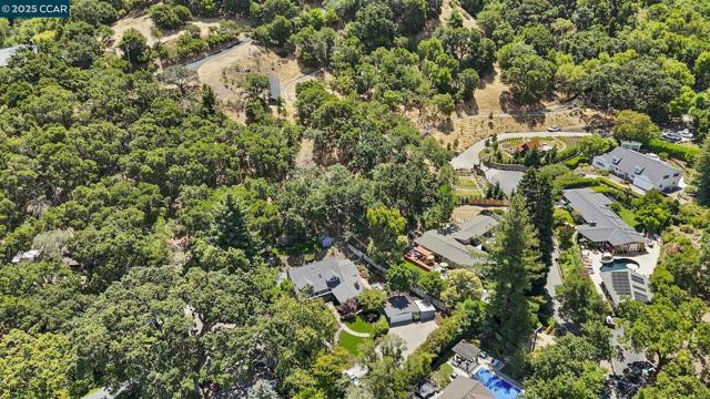 3475 Springhill Rd, Lafayette CA: https://media.crmls.org/mediaz/26eb1203-9f72-4ed1-92b2-63df6e4a4127.jpg