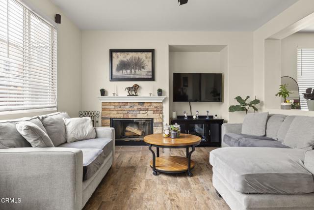 371 Huerta Street, Oxnard CA: https://media.crmls.org/mediaz/26eb36f3-f967-477f-83f7-1a3428209f20.jpg