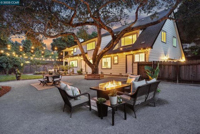 6 Greenwood Ct, Orinda CA: https://media.crmls.org/mediaz/26eb8d54-c10b-41cf-a6c9-832f385d890a.jpg