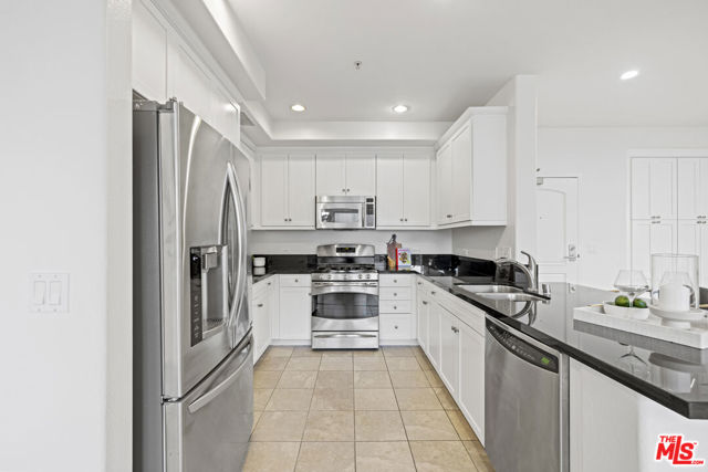 629 Traction Avenue, Los Angeles CA: https://media.crmls.org/mediaz/26eb9301-7042-4fb1-810b-edb57dc67df2.jpg