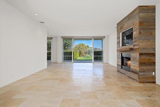 46640 Amir Drive, Palm Desert CA: https://media.crmls.org/mediaz/26eb988d-1d8d-4f81-8cfb-e7567013dec9.jpg