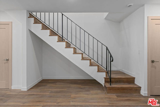 2447 N Beachwood Drive, Los Angeles CA: https://media.crmls.org/mediaz/26ebe3d8-d684-4fd3-b17e-a34f0920a268.jpg