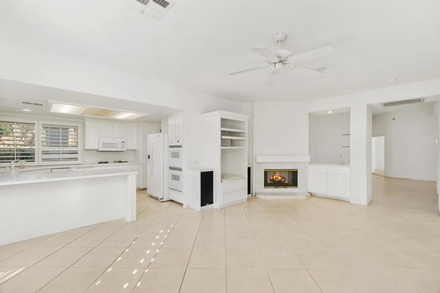 2 Vistara Drive, Rancho Mirage CA: https://media.crmls.org/mediaz/26ed5582-5167-46b0-b92a-0457390e5ad2.jpg