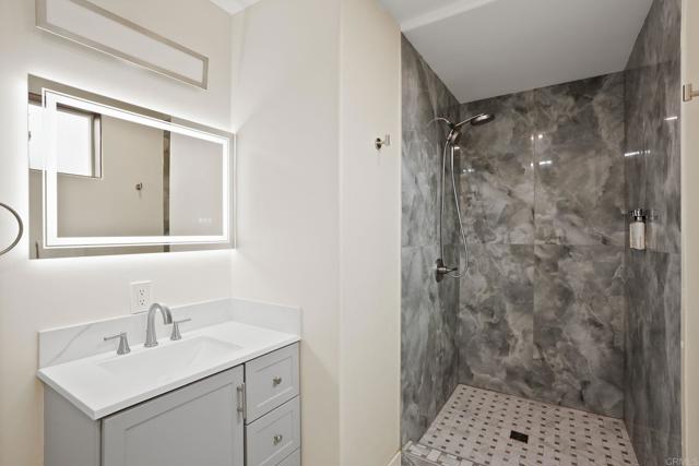 Detail Gallery Image 14 of 31 For 3749 Kingsley St, San Diego,  CA 92106 - 4 Beds | 4 Baths