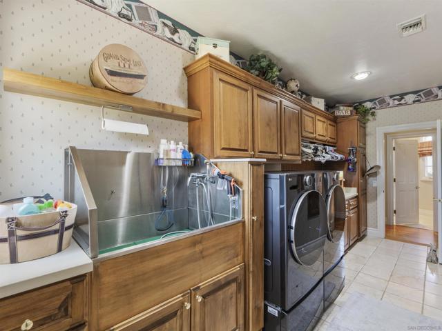 17502 Corte Lomas Verdes, Poway CA: https://media.crmls.org/mediaz/26ed9df9-6000-4d24-8490-53f9238d6f8f.jpg