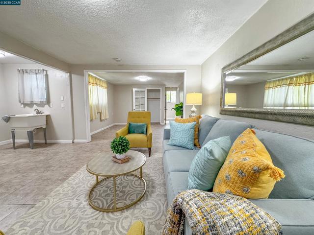 1712 Marin, Vallejo CA: https://media.crmls.org/mediaz/26edeea8-7f3a-4d5d-82a9-fbfac018a461.jpg