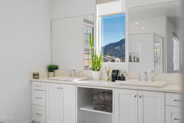 509 snowdrop Lane, Santa Paula CA: https://media.crmls.org/mediaz/26ee1bc7-a95d-4ba0-987f-5fc890b87f23.jpg